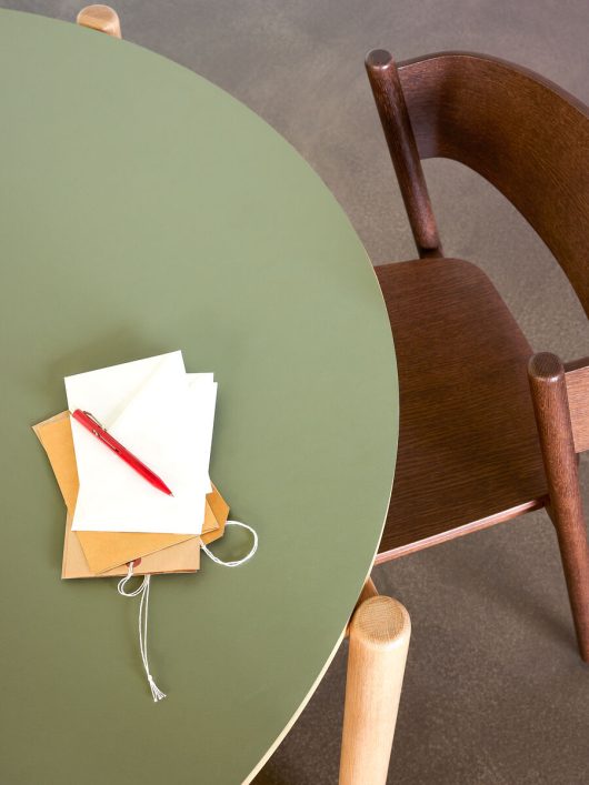 Hübsch table Oblique, diameter 115cm, green